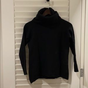 Vince boxy black sweater turtle neck